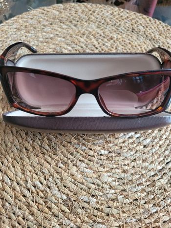 Lunette de soleil dior.