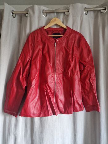 Blouson en cuir rouge