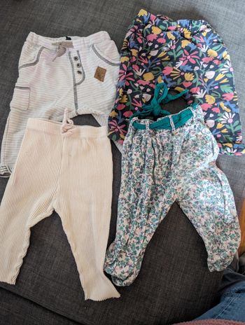 Lot de 4 pantalons différentes marques - taille 9/12 mois