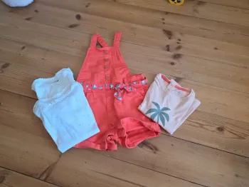 Lot de 5 vêtements fille en 18 mois.
