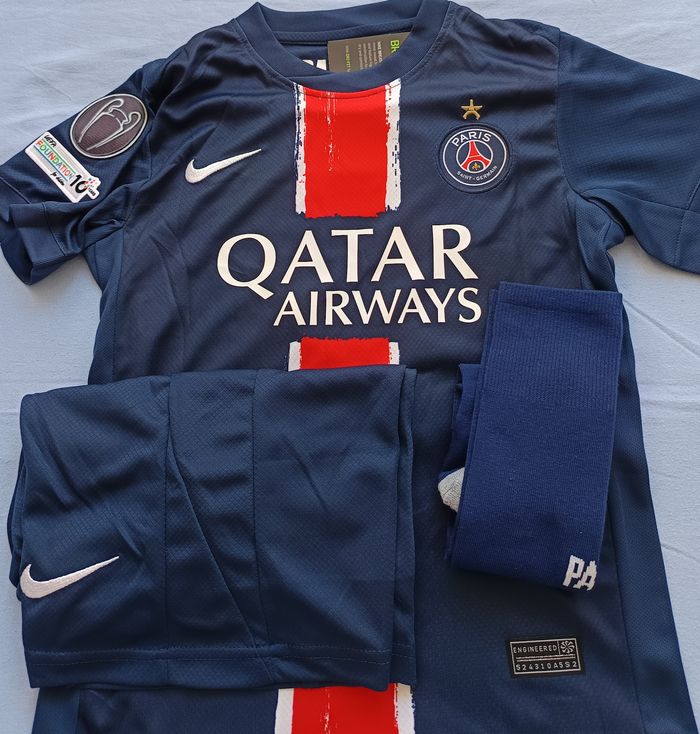 Maillot Psg Etoile enfant ( Collector Champions 2025 ) taille 12 ans + patchs - photo numéro 2
