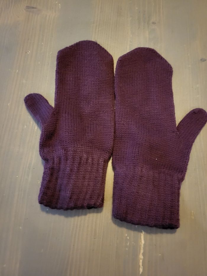 Paire de moufles prune 6 ans neuf - photo numéro 2