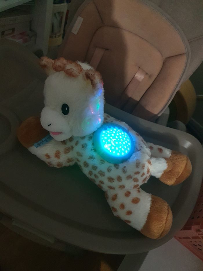 Peluche veilleuse Sophie la girafe 🦒 - photo numéro 2