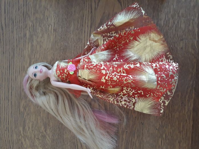 Lot de 3 Barbie avec 2 tenues chacune - photo numéro 4