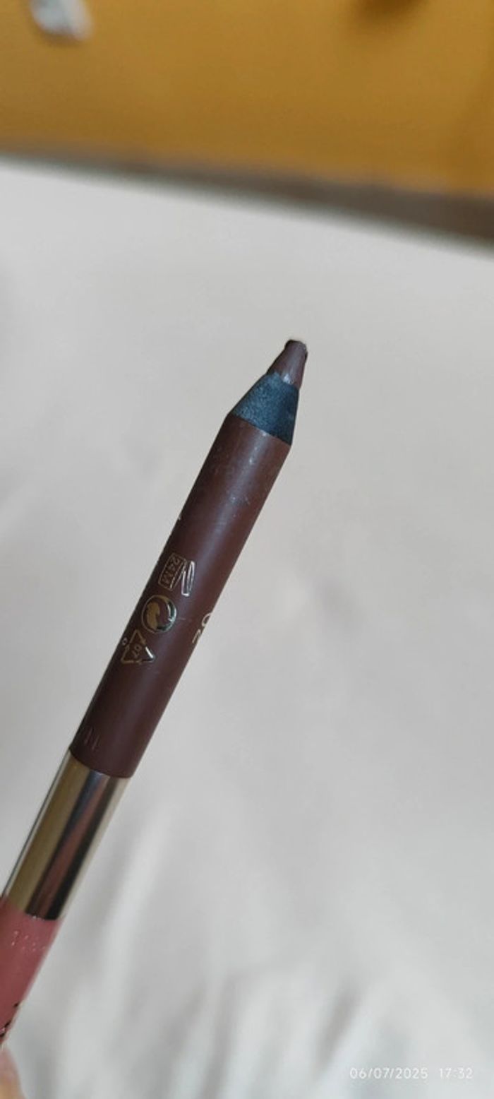 Kiko Holiday Fable Lasting Duo Eye Pencil Teinte 02 - photo numéro 4