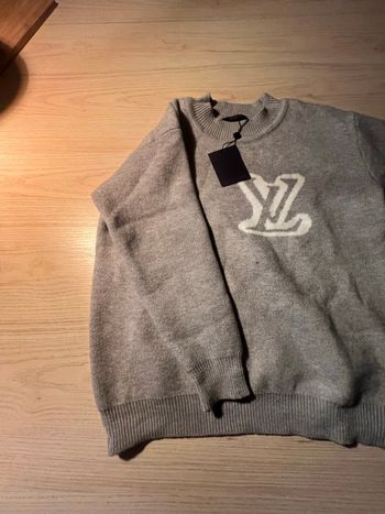 Pull gris LV – État neuf avec étiquette - M