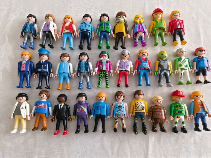 Lot 29 figurines playmobil