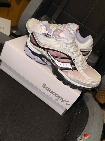 Saucony blanche et rose neuf taille 40