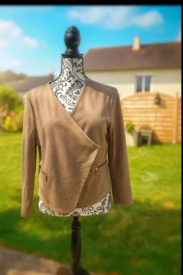 Élégance Minimaliste - Veste blazer Croisée Taupe Chic - photo numéro 2
