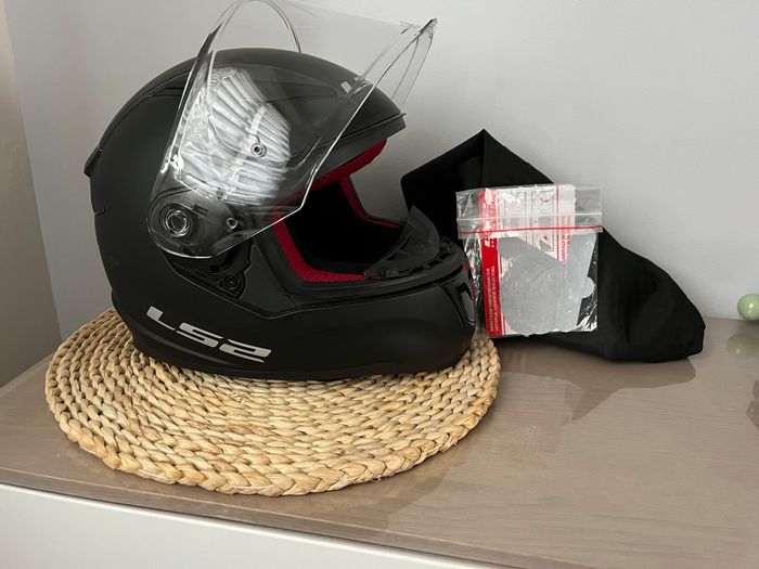 Casque enfant taille S comme neuf - photo numéro 2