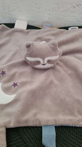 Doudou plat chat raton laveur marron bleu rose OBAIBI