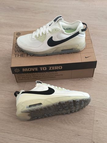 Baskets chaussures Nike air max neuves taille 40.5