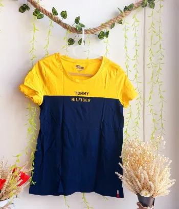 T-shirt Tommy Hilfiger – S – Jaune & Bleu marine – État : Excellent
