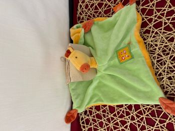 Doudou plat girafe verte jaune Les Loustics MOULIN ROTY