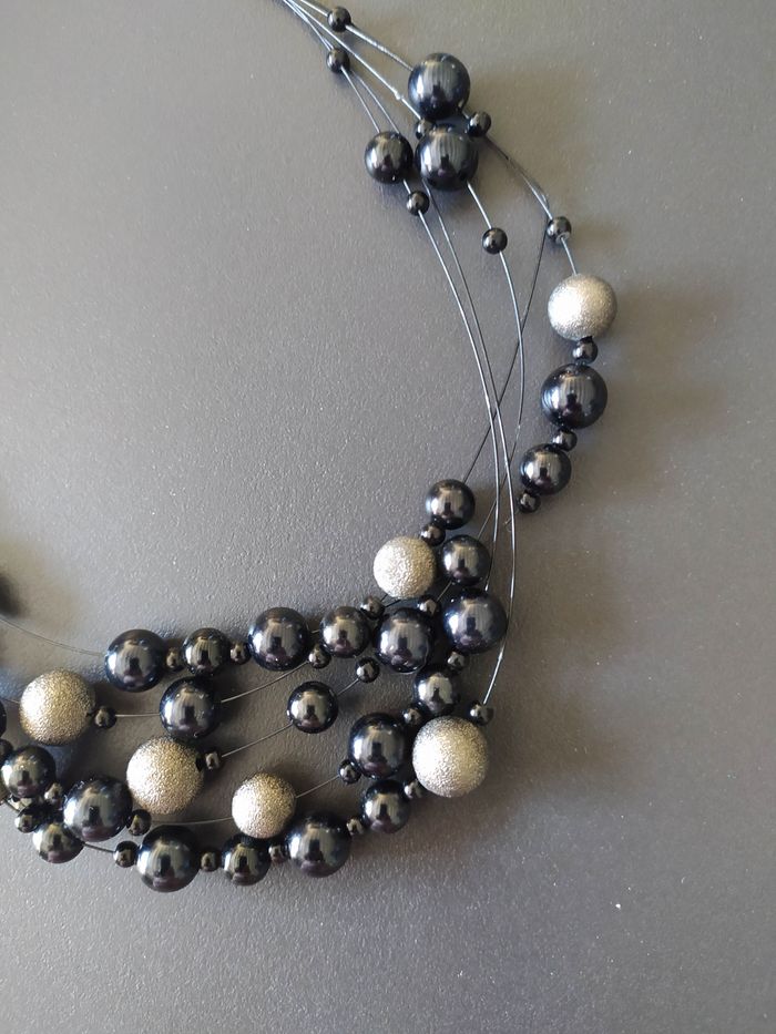 Ras du cou collier perles noires et argentées - photo numéro 3