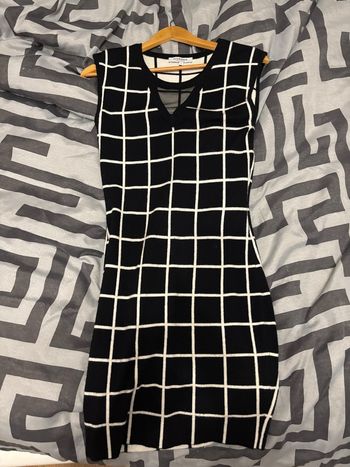 Robe noir et blanche