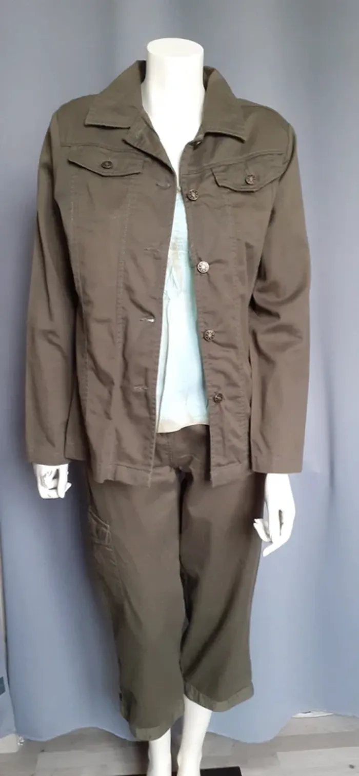 Joli ensemble veste et pantacourt en jean souple