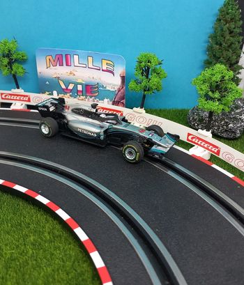 Voiture pour circuit Carrera GO Mercedes - AMG F1 W09