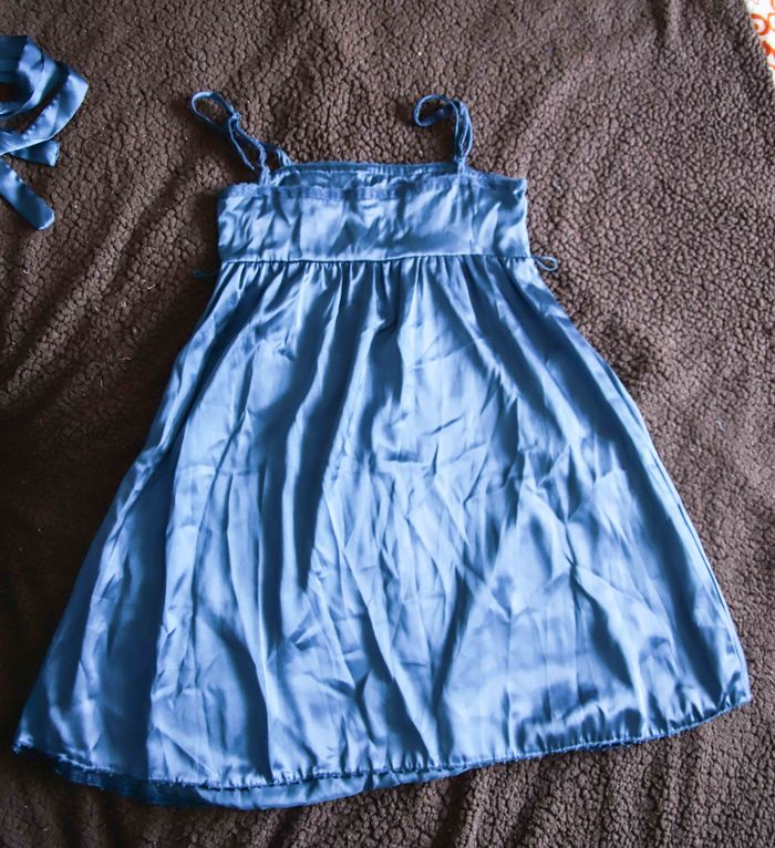 Petite Robe effet satinée bleu nuit - photo numéro 2