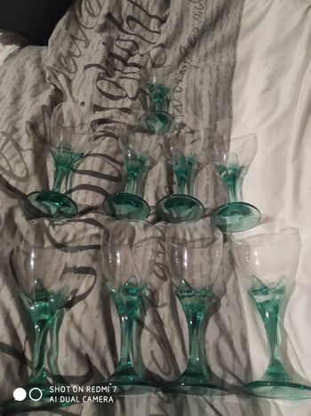 Lot de 9 verres à vin vintage pied "Tulipe" vert émeraude