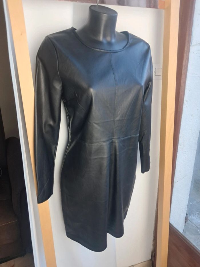 Les petites bombes robe simili T.36 neuve