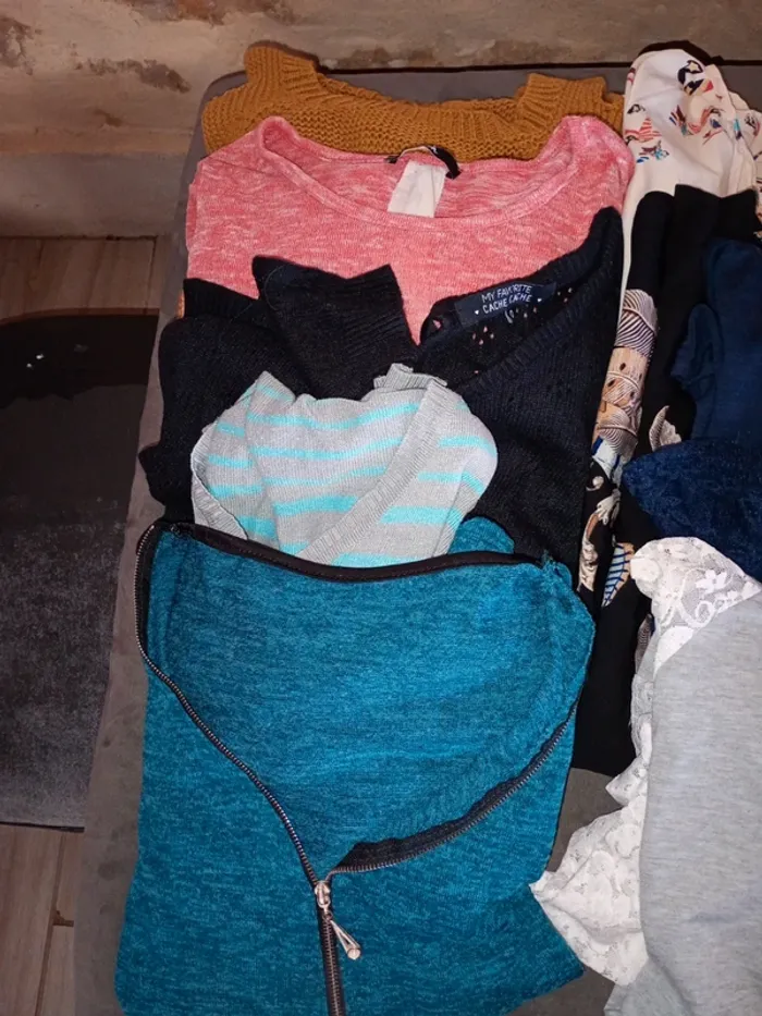 Lot de 15 vêtements femme taille S,très bon état,pull, - photo numéro 4