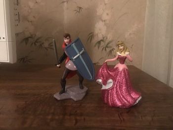 Figurine princesse aurore et son prince belle au bois dormant disney