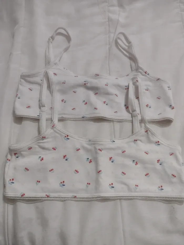 2 brassières 14-16 ans