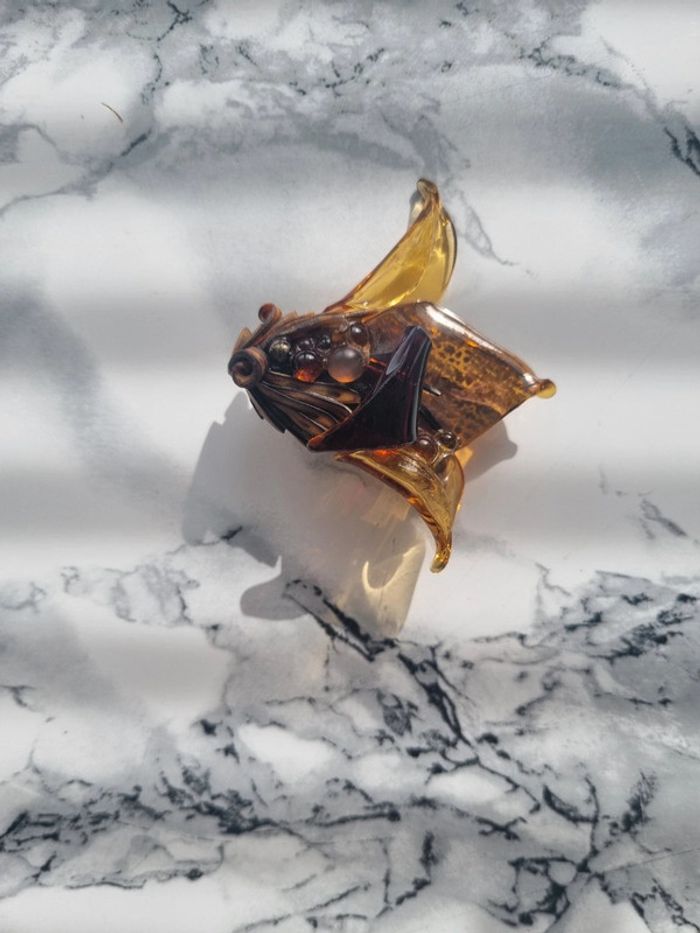 Broche vintage en verre