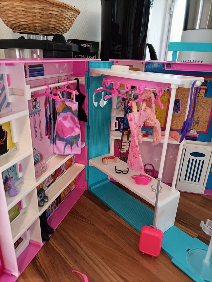 Dressing XXL Barbie + tenues et nombreux accessoires - photo numéro 2