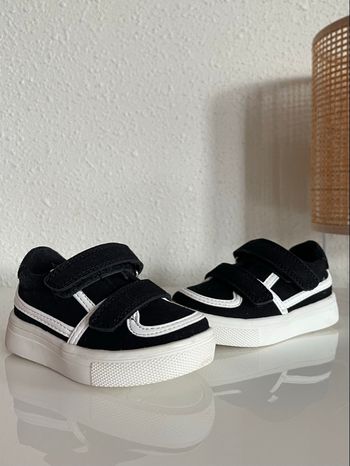 Basket à scratch noires et blanches 