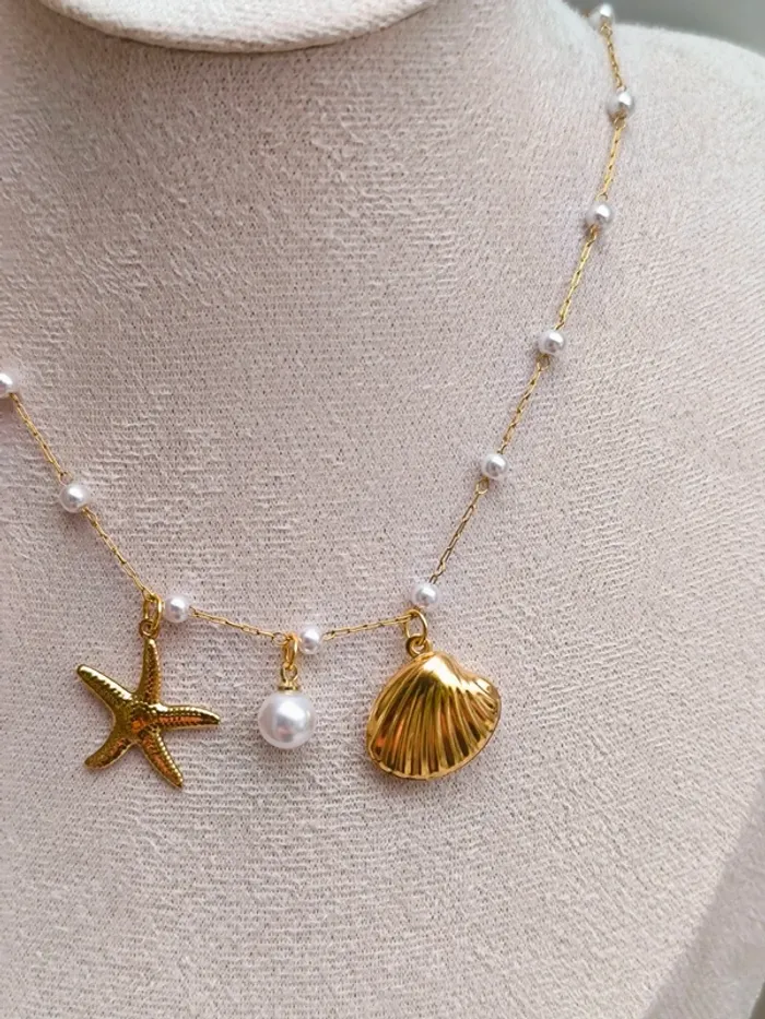 Collier doré et perles blanches avec coquillage et étoile de mer - photo numéro 6