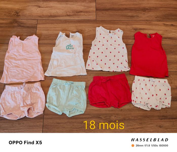 Lot de débardeurs et shorts
