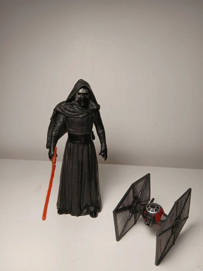 Lot star wars figurine + tie fighter