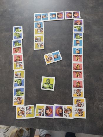 20 dominos marvel + 1 image