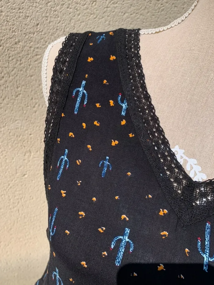 Robe droite noire à motifs cactus bleus, neuve avec étiquette PAJ taille S - photo numéro 4