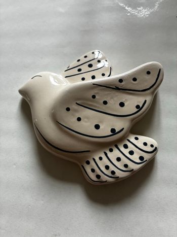 Charmante colombe en céramique