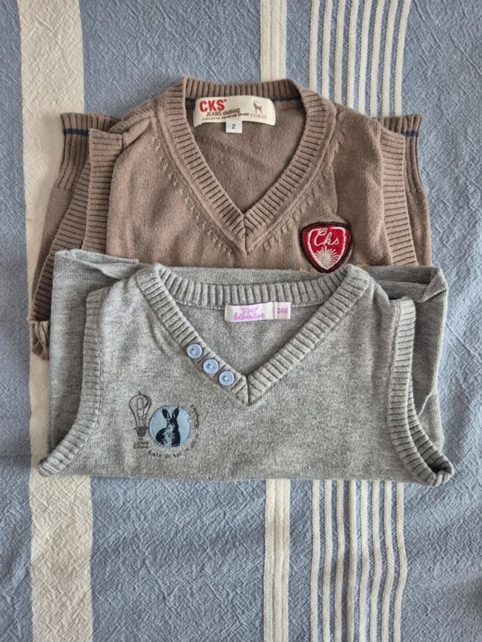 Lot de 2 pulls sans manches 24 mois