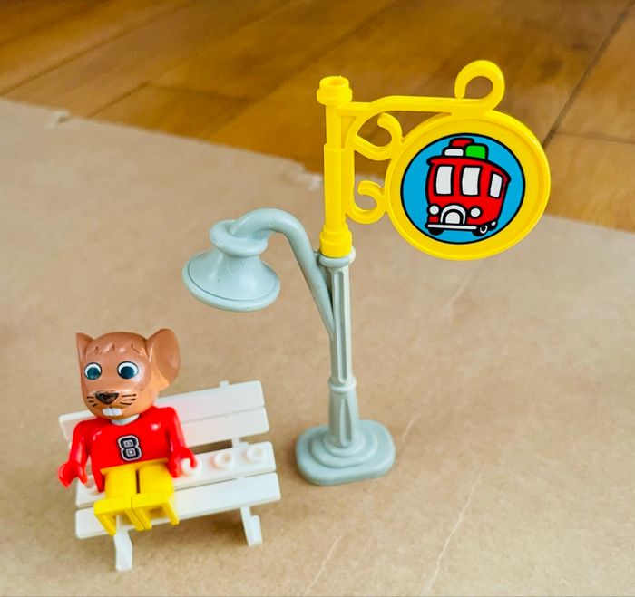 Lego Fabuland 3719 - l'arrêt de bus - photo numéro 2