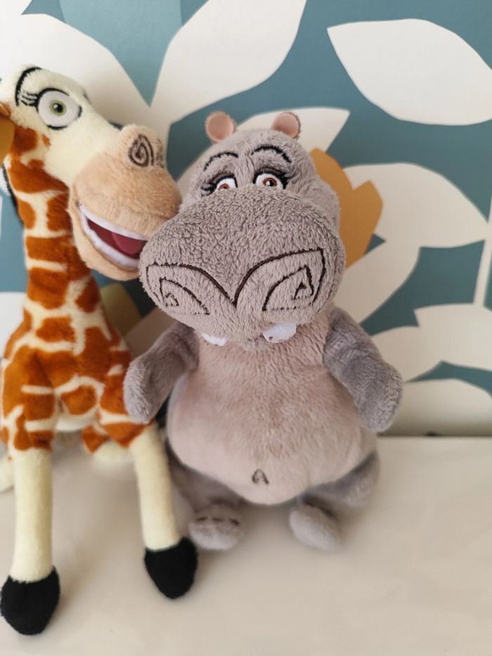 Peluche pingouin/ girafe/ hippopotame Madagascar 3 - photo numéro 4