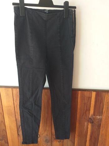 Pantalon noir avec fermeture éclair