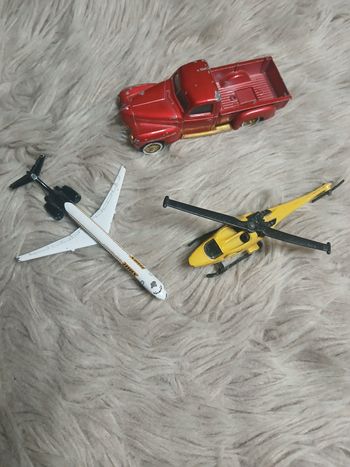 Voiture, avion, hélicoptère
