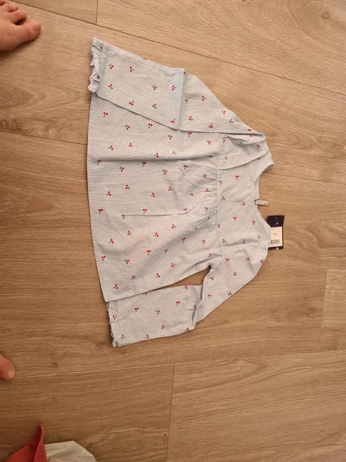 Blouse neuve 10 ans fpc