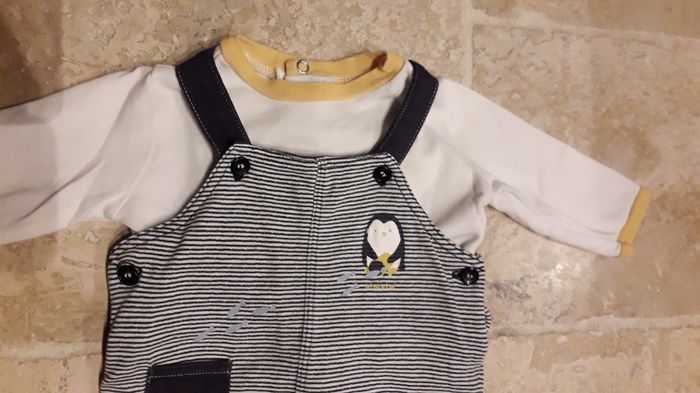 Ensemble salopette + tee-shirt - 1 mois - photo numéro 2