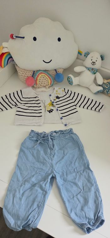 Ensemble pantalon bleu denim et gilet papillon 12 mois