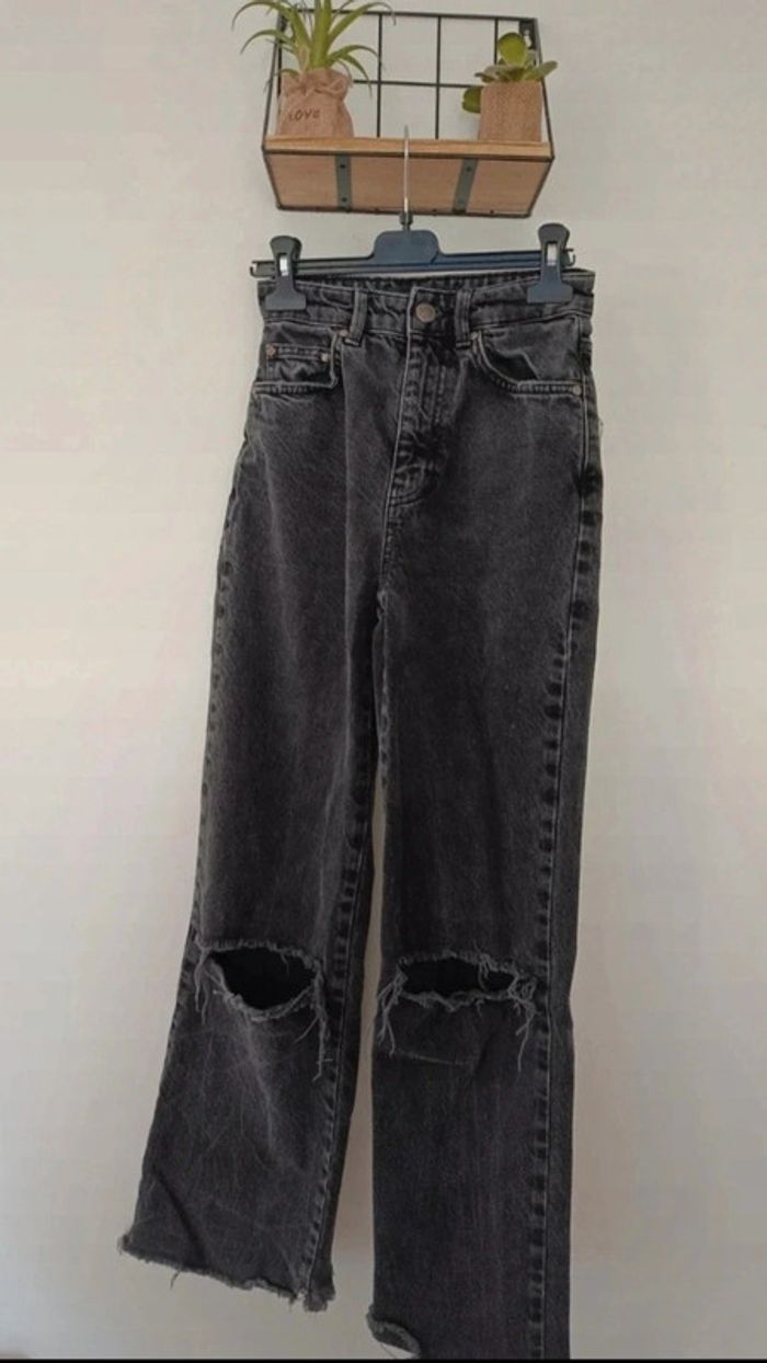 Jean a trou noir Stradivarius Taille 32