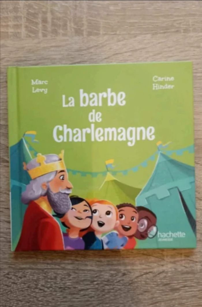 livre la barbe de charlemagne Marc Levy Hachette Mac donald Très bon état