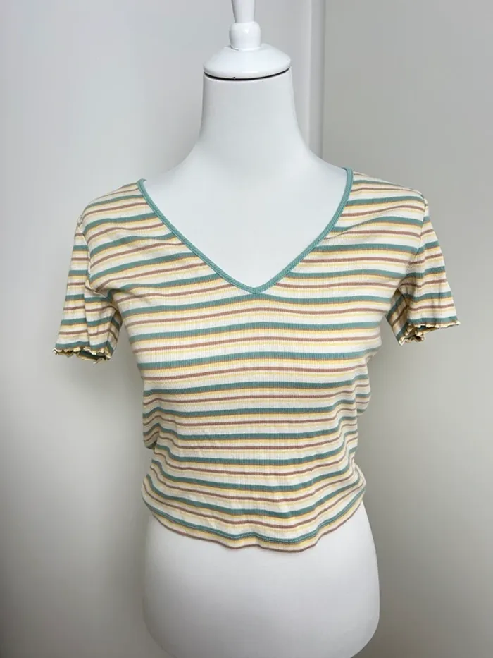 Top à rayures pastel col V Bizzbee taille M