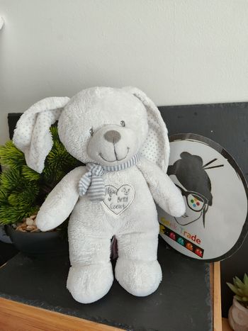 peluche Doudou lapin blanc écharpe rayée gris Mon Petit Coeur Pommette PE0241
