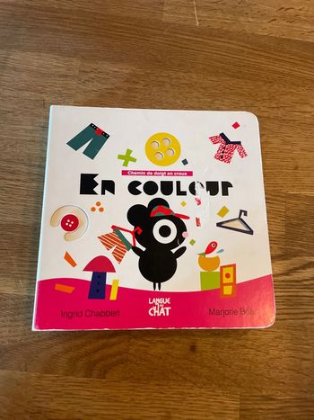 Livre cartonné Chemin de doigt en creux En couleur